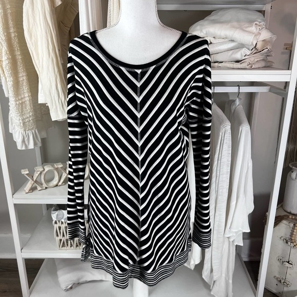 Cable & Gauge women’s size small, black & white tunic scoop neck top #1723 - Picture 1 of 8